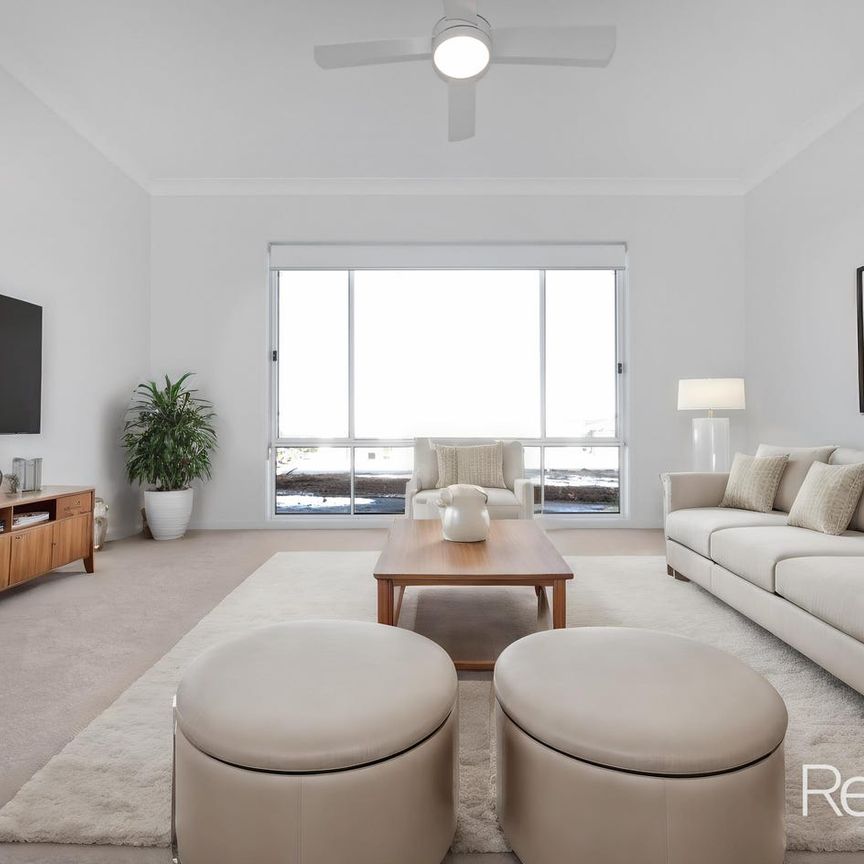 Modern 4-Bedroom Home in Tranquil Spring Mountain Neighborhood - Photo 1