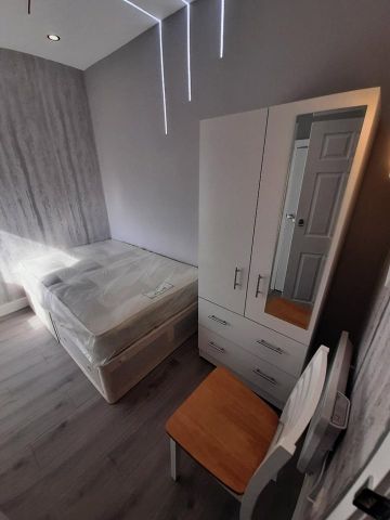 Studio Flat, A London Rd, SW16 - Photo 3