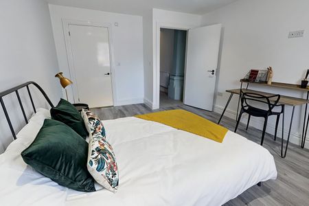 Room in a Shared Flat, Silvester Street, L5 - Photo 3