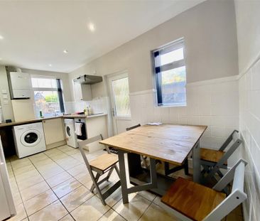 4 bedroom private hall to rent - Photo 5