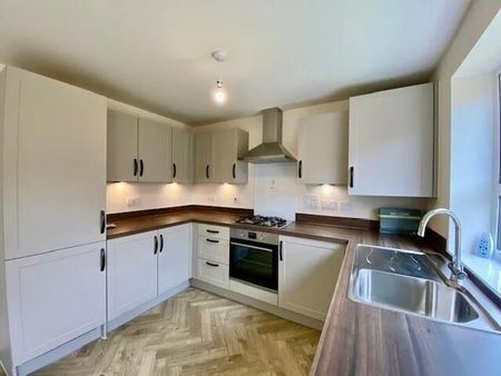 3 bedroom semi-detached house to rent - Photo 4