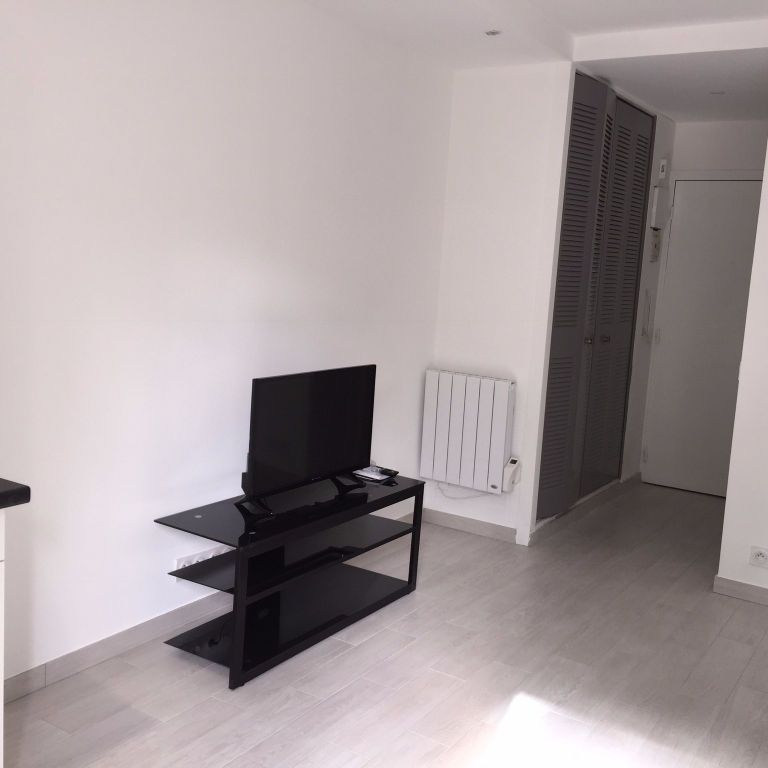 Location appartement 1 pièce, 19.30m², Nîmes - Photo 1