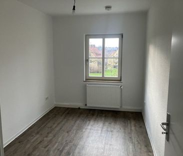 Reinkommen und Wohlfühlen: ansprechende 3,5-Zimmer-Wohnung mit Balkon - Photo 4