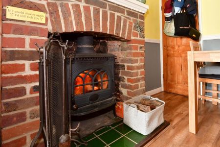 2 bedroom cottage to rent - Photo 2