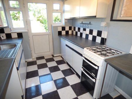 3 bedroom semi-detached house to rent - Photo 5