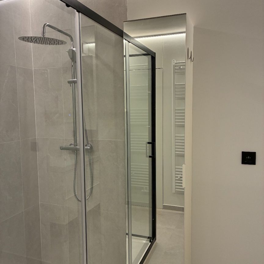 Gerenoveerd appartement met 2 slaapkamers te huur in Waregem - Photo 1