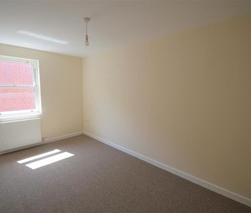 3 bed terraced house to rent in Burgess Street, Leominster - Photo 1