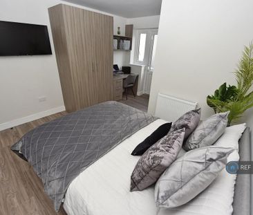 1 bedroom in a flat share to rent - Photo 4