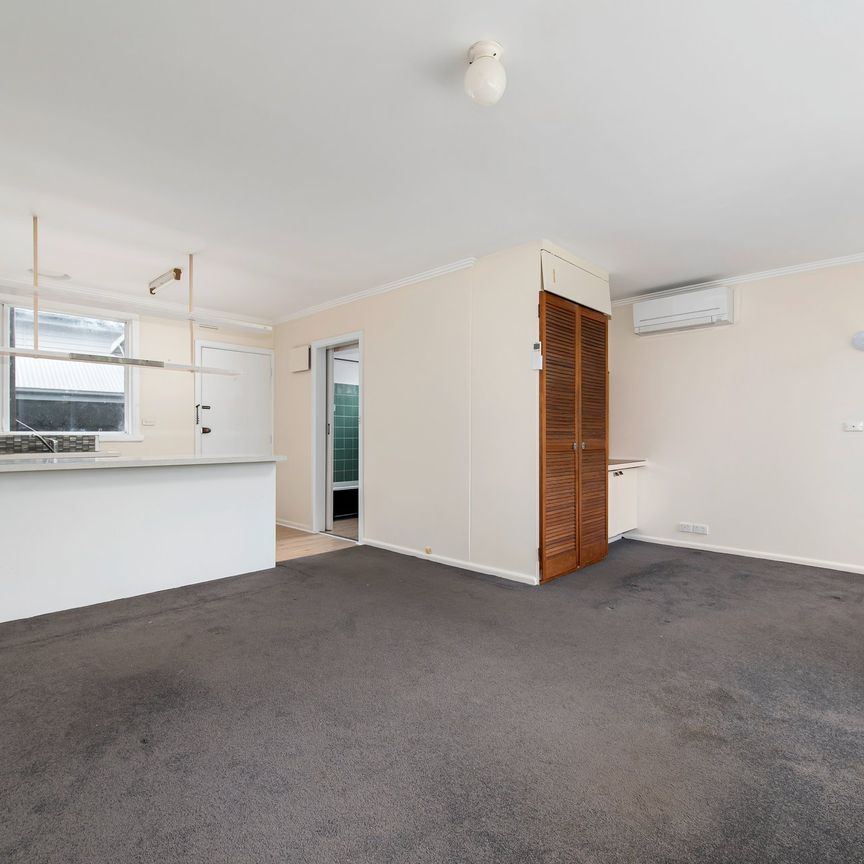 Low-maintenance studio living - Photo 1