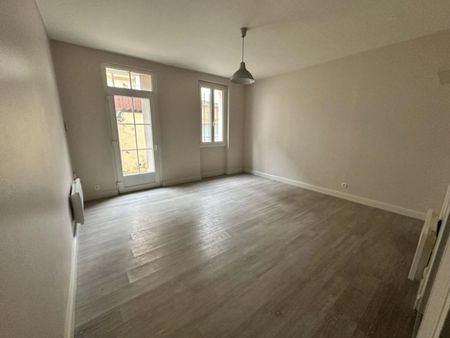 A VILLENEUVE SUR LOT, STUDIO DE 32,15m2 - Photo 2