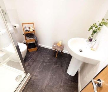 Thorne Crescent, Worsley, Manchester, M28 - Photo 2