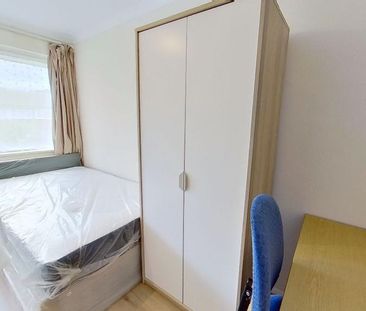 4 bedroom terraced house to rent - Photo 6