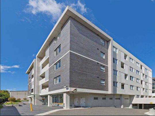 Elegant apartment in lifestyle position - Photo 1