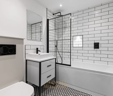 High Street, Horley, RH6 - Photo 2