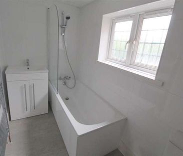 High Road, Byfleet, KT14 - Photo 4