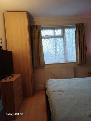 3 Bed Terraced House, Ravenswood Crescent, HA2 - Photo 2