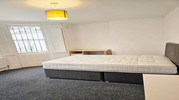 1 bedroom in a house share to rent - Photo 1