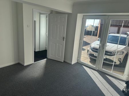 2 bedroom terraced house to rent - Photo 2