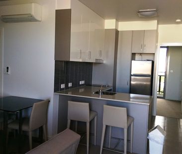 One Bedroom Fully Furnished Unit - Photo 2