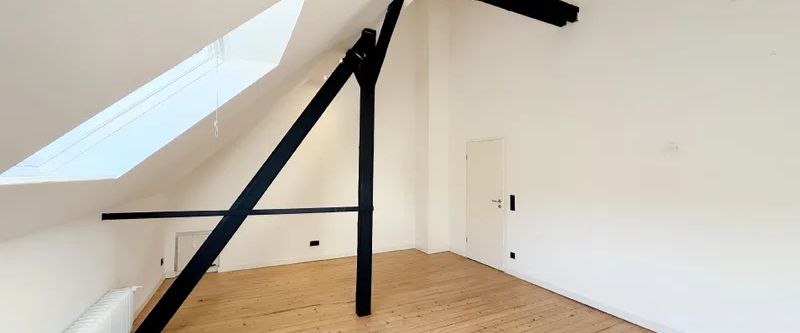 GROßZÜGIGE MASIONETTEWOHNUNG MIT 139 M² IM ZENTRUM ZU MIETEN! - Photo 1
