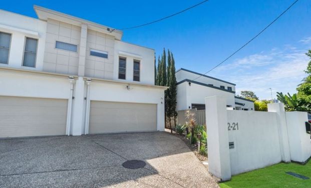 Luxurious Waterfront Duplex With Spa, Sauna & Private Ramp - Photo 1