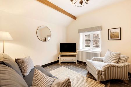 Immaculate period home blending historic charm with modern luxury, fully furnished and ready to move in - Photo 2