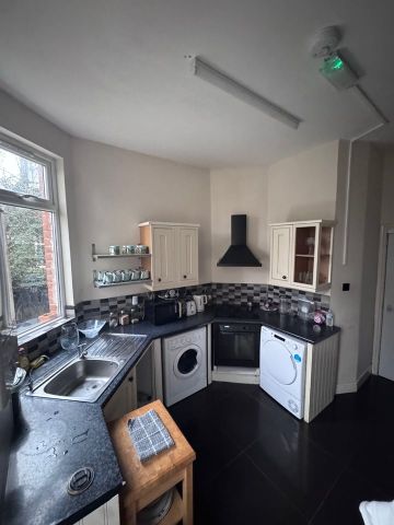 Room in a Shared Flat, Riggindale Rd, SW16 - Photo 4