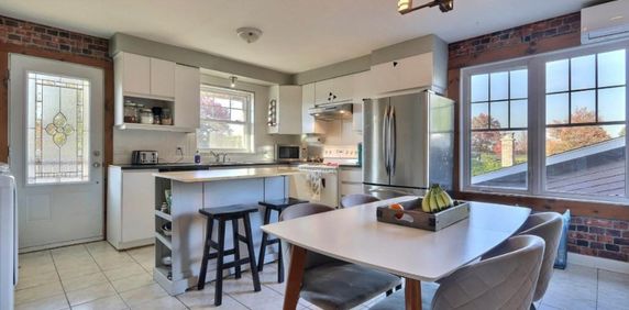 Beau grand 5 1/2 à louer - Photo 2