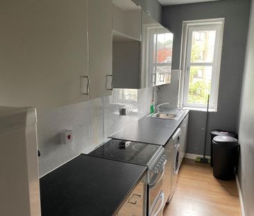 3 bedroom flat to rent - Photo 5