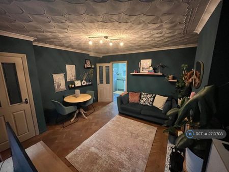 3 bedroom semi-detached house to rent - Photo 2