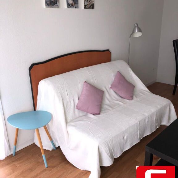 A LOUER - VIRE NORMANDIE - DANS R�SIDENCE AVEC ASCENSEUR T2 MEUBL� AVEC BALCON - Photo 1