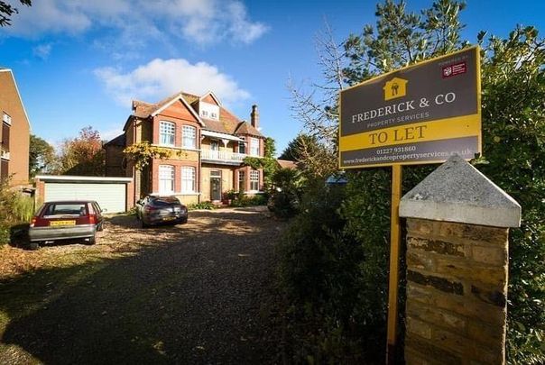 8 bedroom detached house to rent - Photo 1