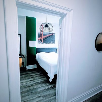 For Lease - 206 Bathurst Street, Toronto, Ontario - Photo 1