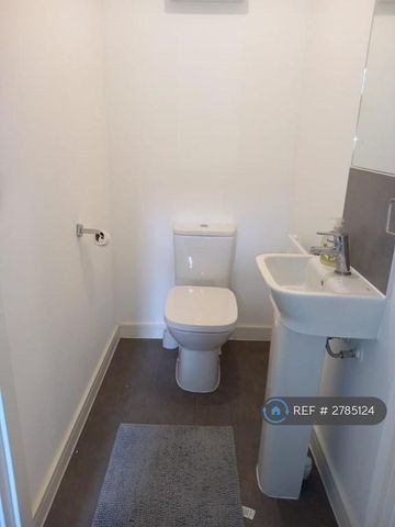 3 bedroom detached house to rent - Photo 4