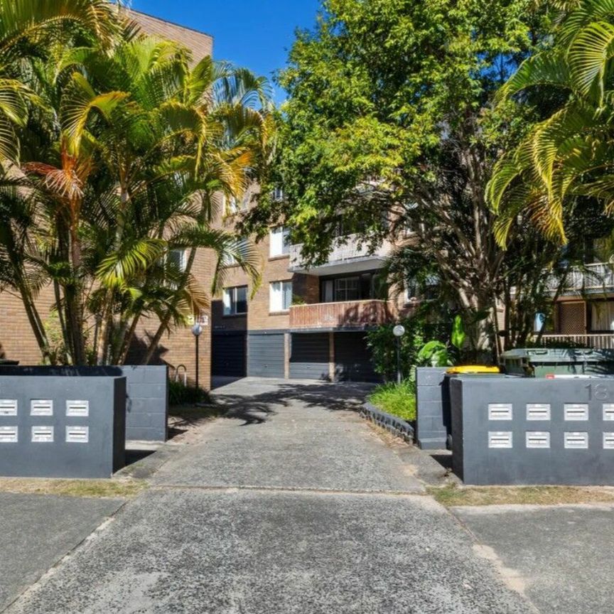 Modern Three Bedroom, Two Bathroom Unfurnished Unit - Photo 1