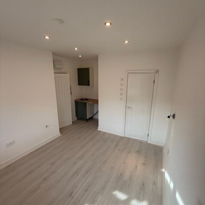 Studio Flat, Haydons Road, SW19 - Photo 1