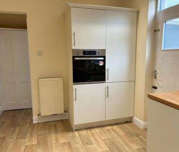 3 bedroom terraced house to rent - Photo 2