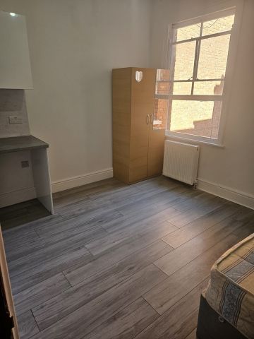 Room in a Shared House, Maldon Road, W3 - Photo 2