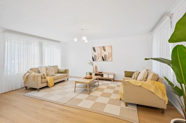 “Family-Friendly Comfort in the Heart of Springfield” - Photo 1