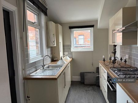 2 bedroom terraced house to rent - Photo 3