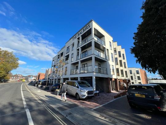 Modern 2-Bedroom, 2-Bathroom Student Apartment in Portswood, Southampton - Photo 1