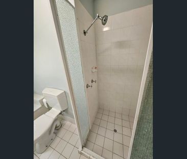 Bundall Townhouse for Lease from March 2026 — Pool, Tennis, A/C, Ba... - Photo 6