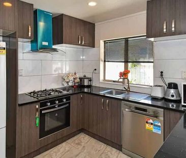 3 Bedroom Home Near Auckland Airport - Photo 4