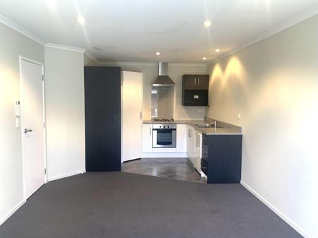 Minutes Walk to University - Photo 5