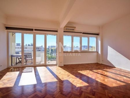 3 bedroom luxury Flat for rent in Lumiar, Lisbon - Photo 3