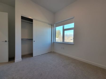 Luxury 2 Bedroom + Den Condo with U/G Parking near Downtown - Photo 5