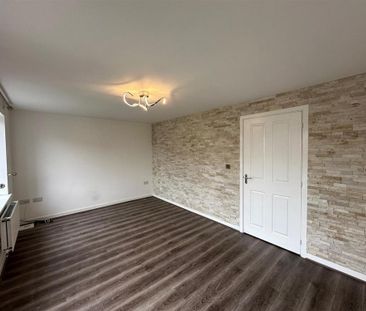 4 bedroom semi-detached house to rent - Photo 4