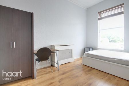 3 bedroom apartment to rent - Photo 4