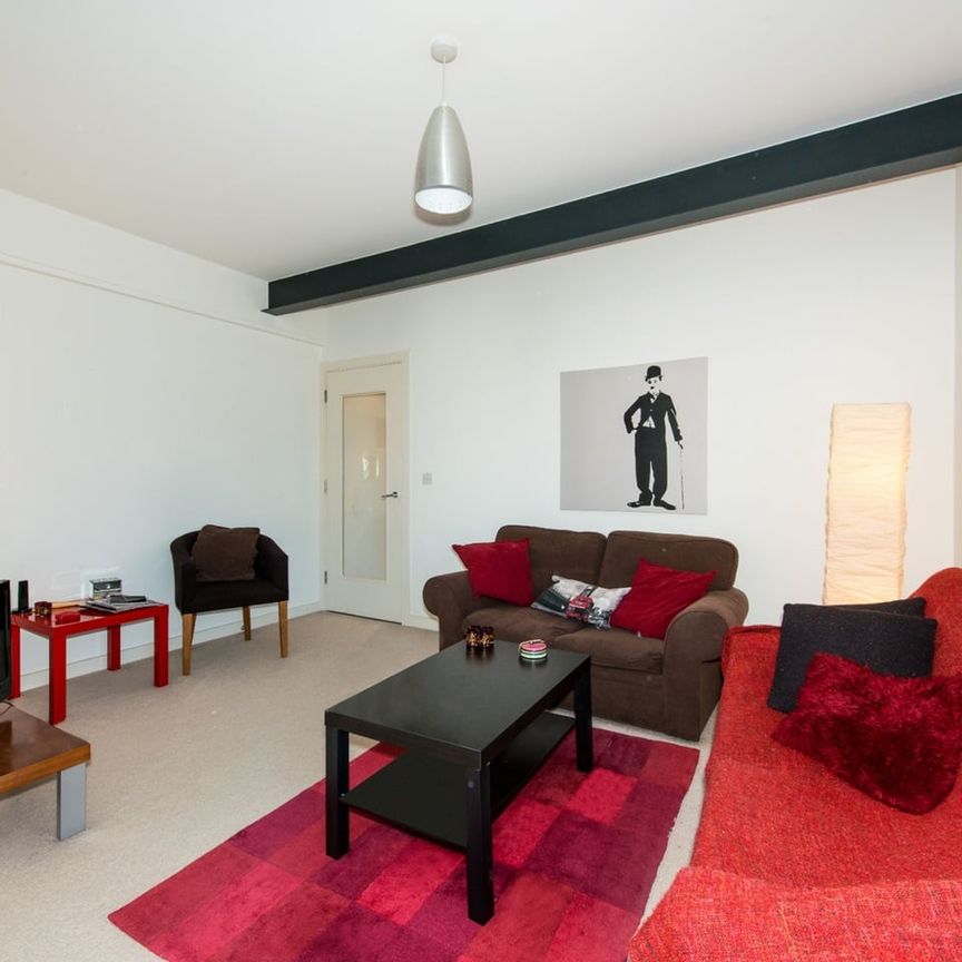 2 Bed Flat, Channelsea Road, E15 - Photo 1