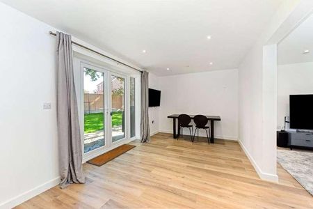 Primula Road, Bordon, Hampshire, GU35 - Photo 2